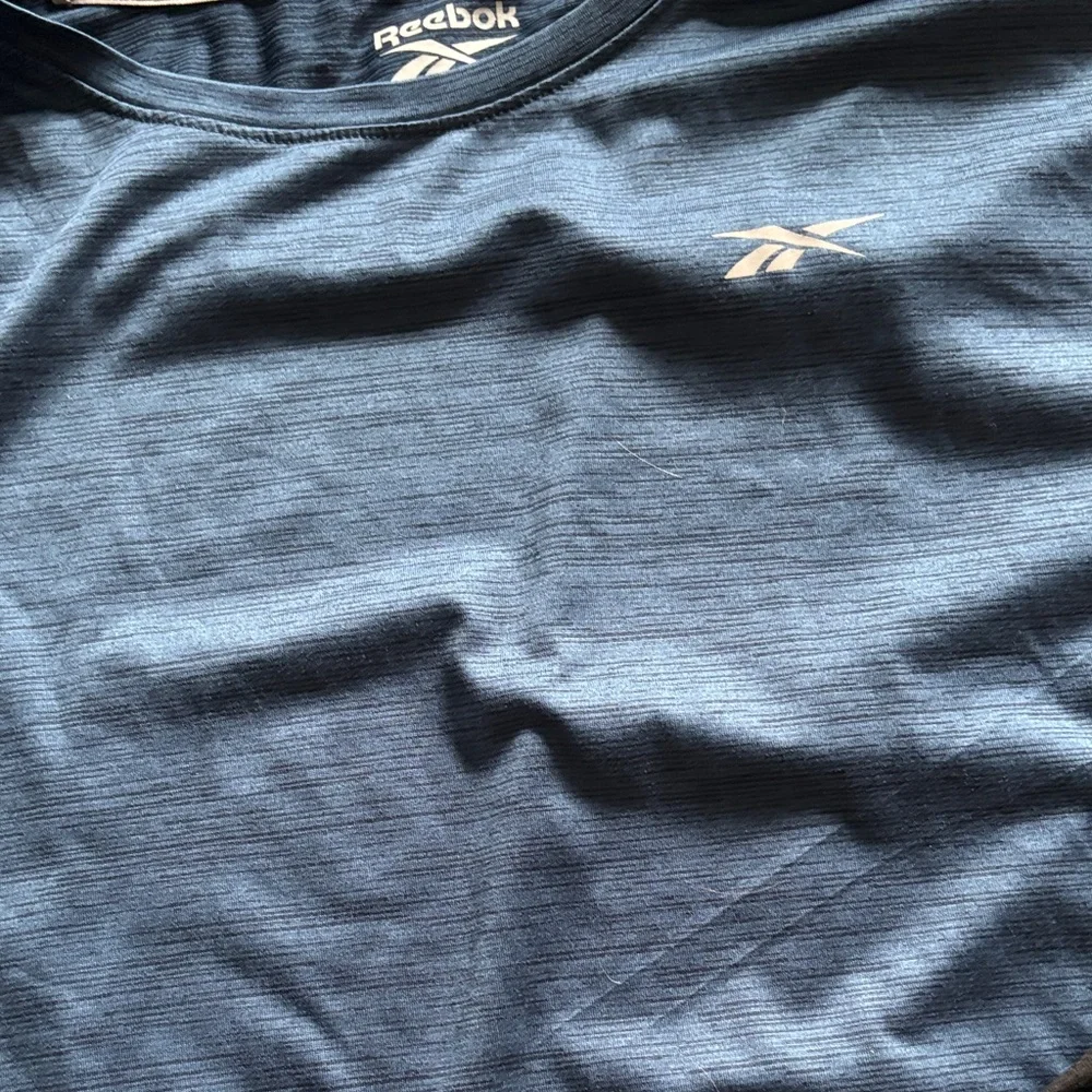 4 Reebok Tops - Picture 3 of 5